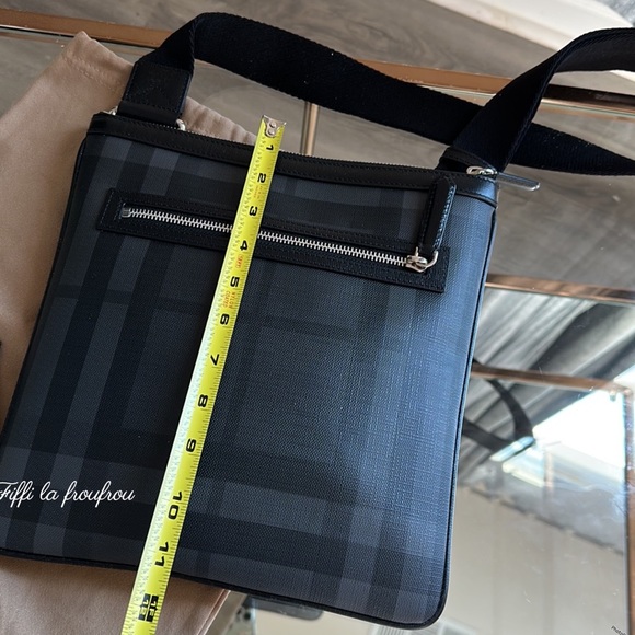Authentic Burberry messenger bag - Picture 12 of 16
